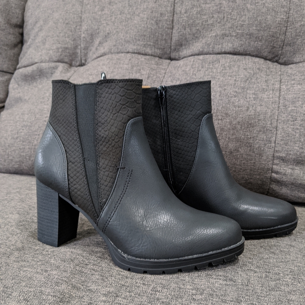 NWT Natural Soul Nadia Booties